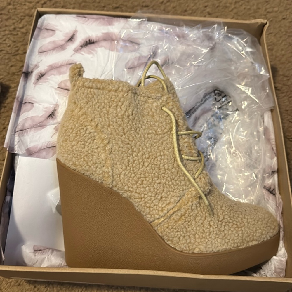 NEW-Jessica Simpson Wedge Shoe